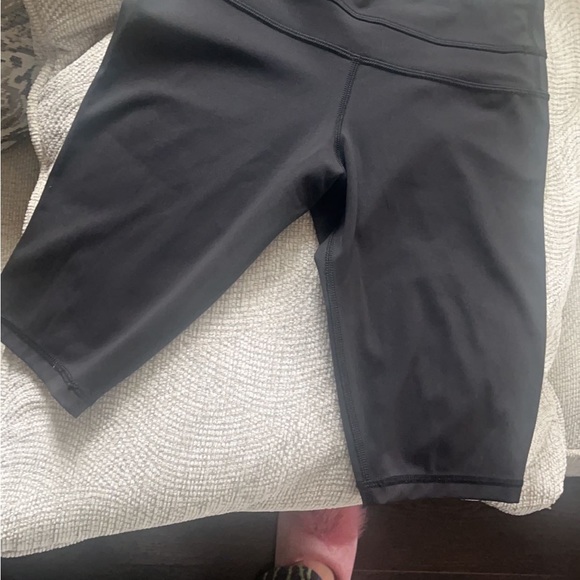 LULULEMON bike shorts size 4 - Picture 4 of 4